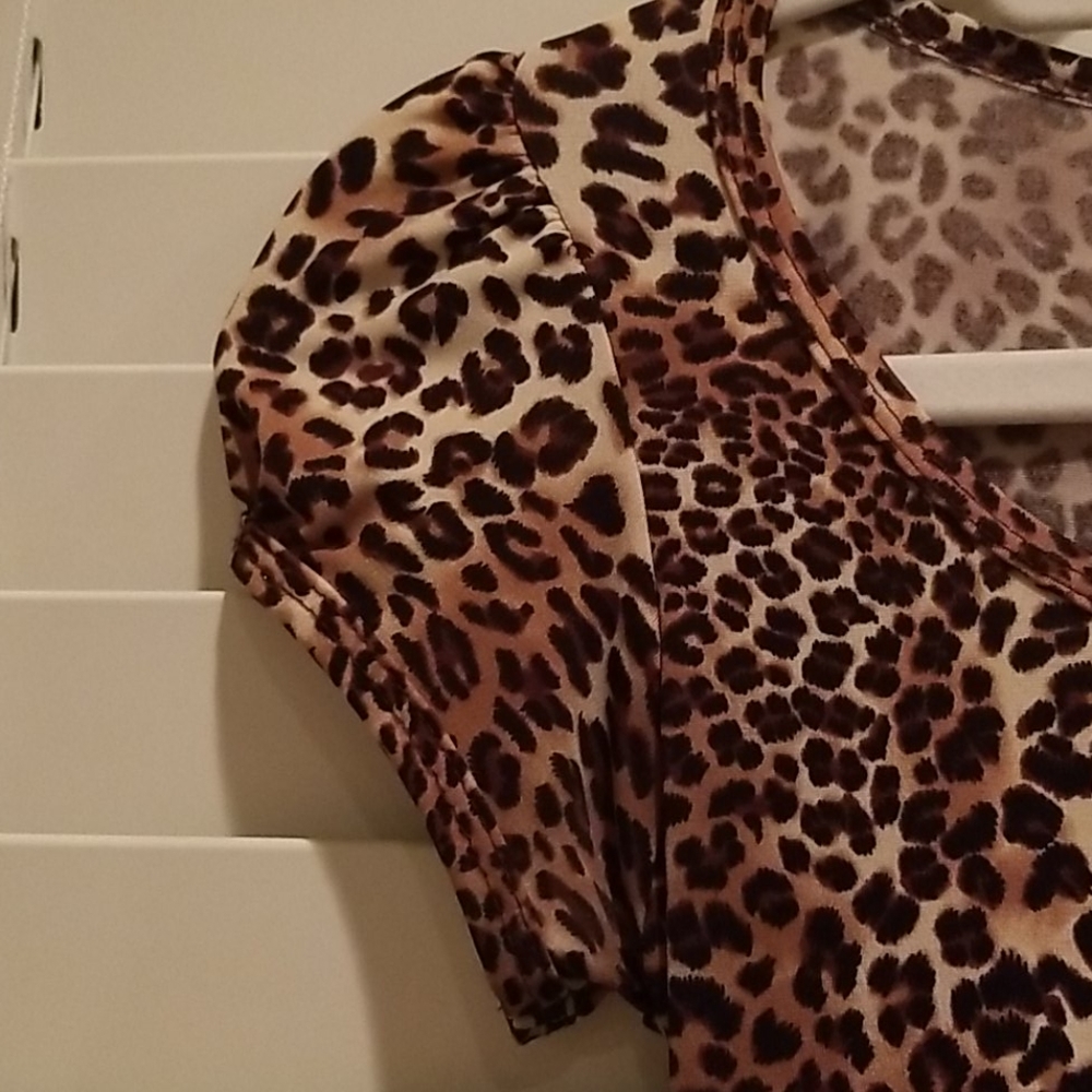 🐆Leopard Print Tee - Picture 4 of 5